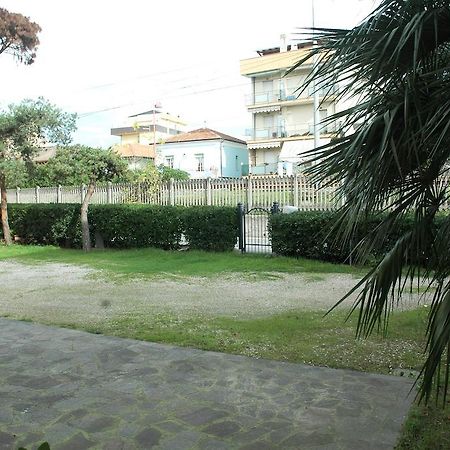 Villa Linda Affittacamere Bellaria-Igea Marina Exteriör bild